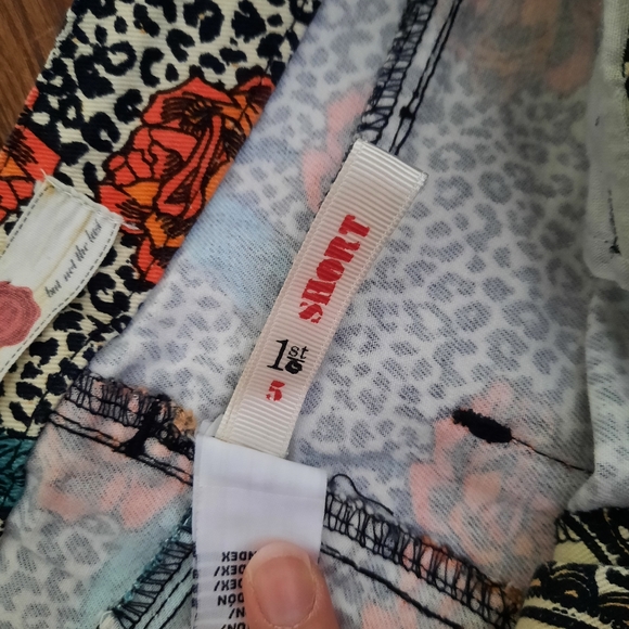 1st Kiss Short Shorts, Size 5, Rose + Leopard Print - Picture 6 of 7